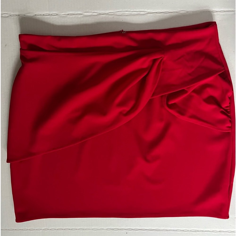 FOREVER 21 RED SHORT SKIRT